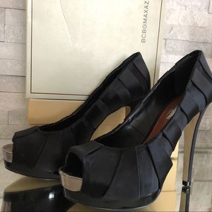 BCBG Maxazria Satin High Heels - Blk Size 8.5 M